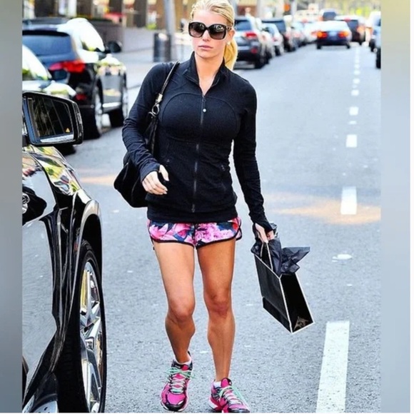 Lululemon Tracker Short II Secret Garden Black 4 Rare Discontinued Color - Picture 2 of 15